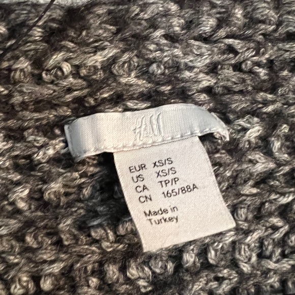 Slouchy gray H & M sweater - Picture 2 of 3